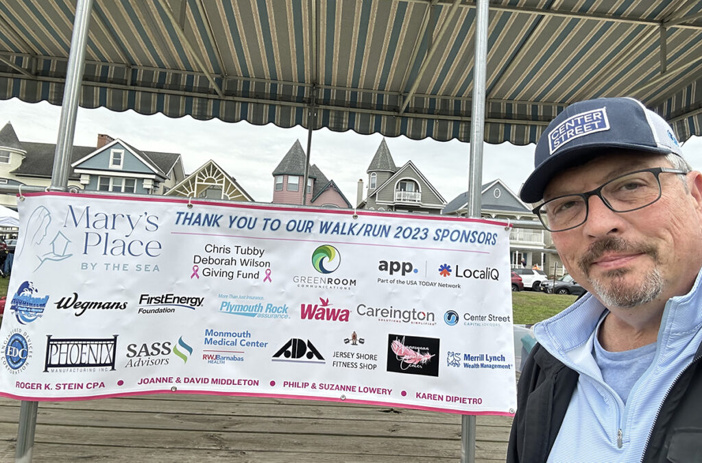 center street advisor in front of the Mary's Place by the Sea walk/run sign